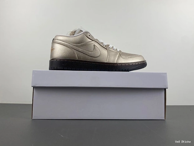 1 SE HQ3529-099 Classic Zinc Metallic 19 Jordan Low 0719